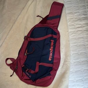 Patagonia 8L atom swing bag
